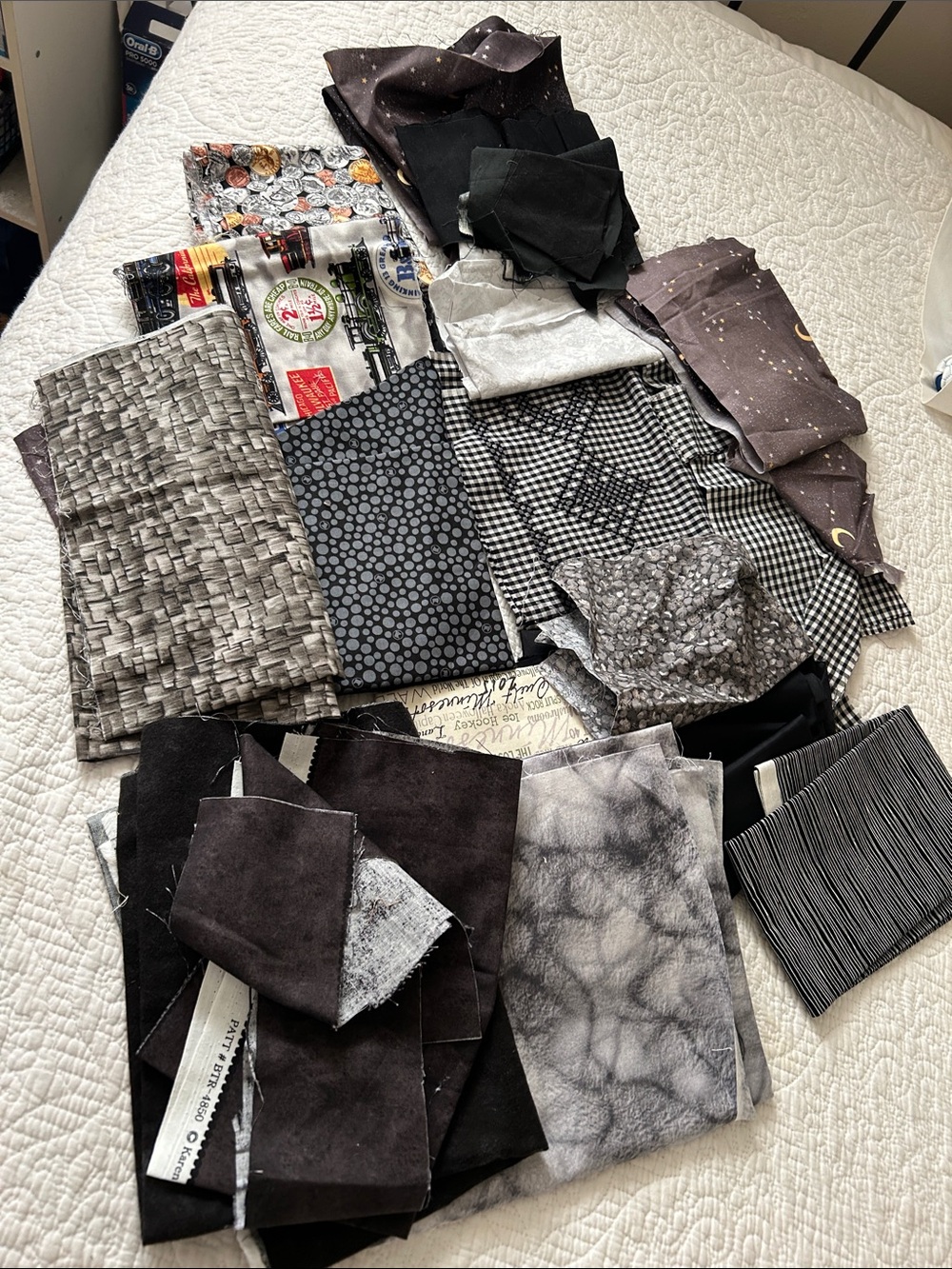 NWOT Black, white, gray yellow tones of 2.5 lbs of fabric.
